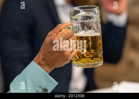 Gesellschaft, Deutschland, ein Glas frisch gezapftes Bier. *only redactionelle using* Stockfoto