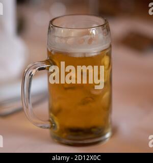 Gesellschaft, Deutschland, ein Glas frisch gezapftes Bier. *only redactionelle using* Stockfoto