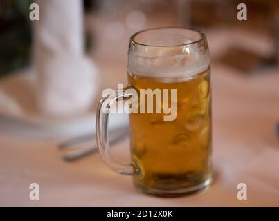 Gesellschaft, Deutschland, ein Glas frisch gezapftes Bier. *only redactionelle using* Stockfoto