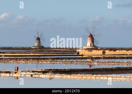 Salzpfannen in Stagnone Reserve in der Nähe von Trapani Sizilien, Italien Stockfoto