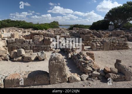 Überreste von Gebäuden, die die antike Stadt Motya on bilden Die Insel San Pantaleo Insel (Motzia) Sizilien Stockfoto