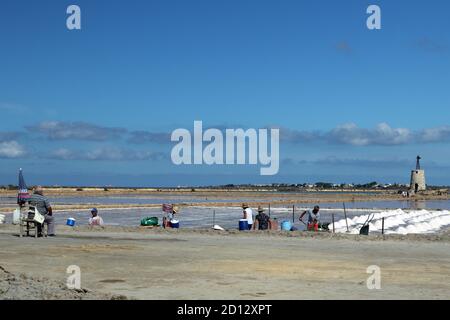 Salzpfannen in Stagnone Reserve in der Nähe von Trapani Sizilien, Italien Stockfoto