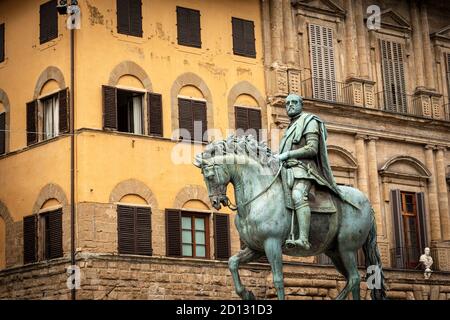 Statue von Cosimo I de Medici zu Pferd, Großherzog der Toskana, vom Bildhauer Giambologna (1529-1608), Piazza della Signoria, Florenz, Italien. Stockfoto