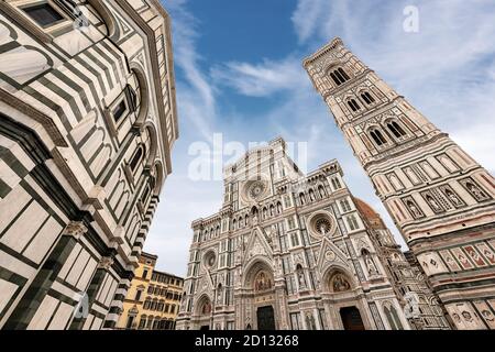 Kathedrale von Florenz, Santa Maria del Fiore, mit dem Glockenturm von Giotto und dem Baptisterium von San Giovanni. UNESCO-Weltkulturerbe, Italien. Stockfoto