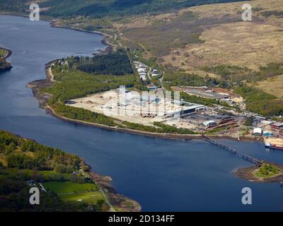 Luftaufnahme einer Holzproduktionsanlage am Ufer des Loch Eil, Corpach, nahe Fort William, Highland Scotland, UK Stockfoto