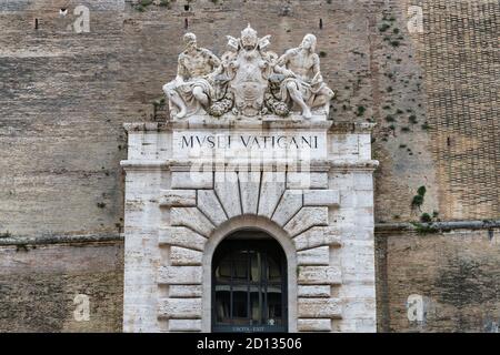 Das Tor zum Vatikanischen Museum in Vatikanstadt, Rom, Italien Stockfoto