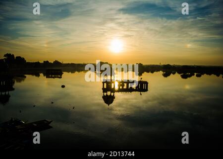 Gadsisar Sagar See in Jaisalmer Rajasthan, schöne Aussicht auf Sonnenaufgang am Gadsisar Sagar See von Rajasthan Indien Stockfoto