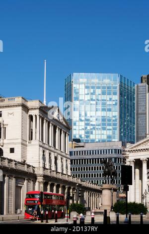 Europa, Großbritannien, London, Central Business District (CBD), The Bank of England & Royal Exchange im Herzen des City of London Finanzviertels Stockfoto
