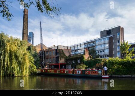 Ein Hausboot auf dem Regent's Canal, London Stockfoto