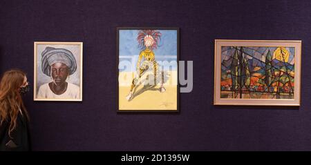 Bonhams, New Bond Street, London, Großbritannien. Oktober 2020. Bonhams' Vorschau auf den Verkauf moderner und zeitgenössischer afrikanischer Kunst in der New Bond Street umfasst Werke von Amoako Boafo, William Kentridge, Chéri Samba und Benedict Chukwukadibia Enwonwu M.B.E. Der Londoner Verkauf findet am 8. Oktober statt. Bild: (Links) Akinola Lasekan (Nigerianer, 1921-1972), Portrait einer Yoruba Lady. Schätzung: £10,000 - 15,000; (Mitte) Benedict Chukwukadibia Enwonwu M.B.E (Nigerianer, 1917-1994), Ogolo, 1989. Schätzung: £35,000 - 50,000; (rechts) Afewerk Tekle (äthiopisch, 1932-2012), Landschaft. Schätzung: £4,000 - 6,000. Kredit: Malcolm Park/ Stockfoto