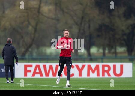 Hensol, Wales, Großbritannien. Oktober 2020. Chris Gunter während des Trainings der walisischen Fußballnationalmannschaft vor Spielen gegen England, Irland und Bulgarien. Kredit: Mark Hawkins/Alamy Live Nachrichten Stockfoto