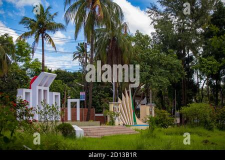 Hier sind die beiden respektvollsten Denkmal für Bangladesch. Eine ist der Shaheed Minar und eine andere ist das National Martyrs’ Memorial von Bangladesch. Stockfoto