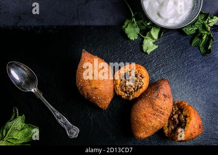Turkish Icli Kofte – Traditionelle Fleischbällchen Stockfoto