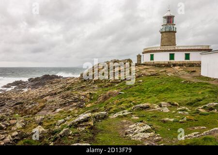 Ribeira, Spanien. Der Leuchtturm von Corrubedo in Galicien Stockfoto