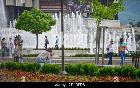 Brunnen, Platz vor dem Nationalen Kulturpalast, Bulevard Bulgaria, Sofia, Bulgarien, Springbrunnen, Platz vor dem Nationalen Kulturpalast, Bulgar Stockfoto