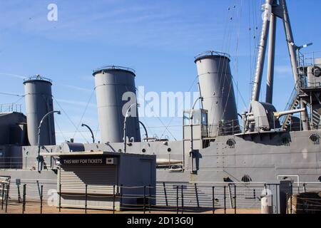 27. September 2020 HMS Caroline, ein stillgelegter C-Klasse leichter Kreuzer der Royal Navy, jetzt ein National Museum Schiff dauerhaft in der Alexan liegengelegt Stockfoto