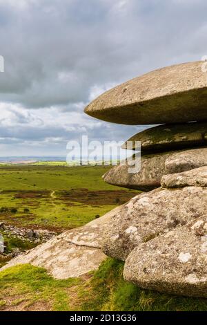 Die gestapelten Granitfelsen des Cheesewring auf Bodmin Moor in Cornwall, England Stockfoto