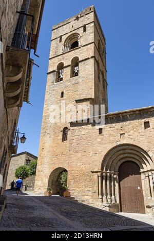 Mittelalterliche Straßen von Ainsa Stadt, Aragon, Spanien. Stockfoto