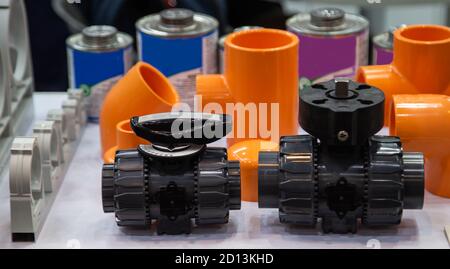 Kunststoff-PVC-Ventile, Kugelhahn, Rohr, Fittings, Rohrverbinder für Haushalts-und Industrieanlagen Stockfoto