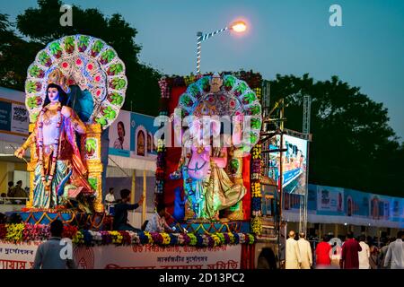 Kolkata, Westbengalen, Indien, Oktober, 2019 : Lord Ganesha und Kartika Idol Hintergrund. Menschen feiern Ganesh Chaturthi, Kartik Purnima. Stockfoto