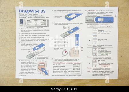 Kit für Drogentests an der Straße, Hampshire, Großbritannien, 20. Januar 2015 Stockfoto