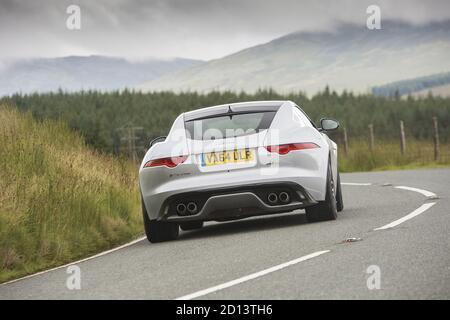 Jaguar F-Type R AWD – Wales, Großbritannien, 2015 Stockfoto