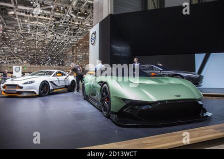 Der 600 PS Vantage GT3 (links), der neue 800 PS Aston Martin Vulcan (Mitte) und das DBX Concept, das am 5. März 2015 auf dem Genfer Automobilsalon 2015 vorgestellt wurde Stockfoto