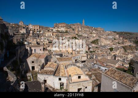 Teil der antiken Stadt Matera, bekannt als die Sassi, oder Bereich der Höhlenwohnungen: Matera, Basilicata, Italien Stockfoto