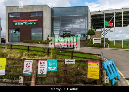 Clonakilty, West Cork, Irland. Oktober 2020. Die GAA-Zentrale hat heute Nachmittag angekündigt, dass alle Vereinsregalungen wegen der eskalierenden Fälle von COVID-19 auf weiteres verschoben werden. Mit NPHET Beratung der Regierung, das ganze Land auf Stufe 5 Einschränkungen, eine virtuelle Sperre zu bewegen, hat die GAA Wettbewerbsspiele und fünf Grafschaften Finale ausgesetzt. Dies kommt, nachdem GAA-Fans gesehen wurden feiern nach Blackrock gewann die Cork Senior Hurling Championships gestern. Clonakilty GAA Club war heute geschlossen, aber das Fitnessstudio blieb geöffnet. Quelle: AG News/Alamy Live News Stockfoto