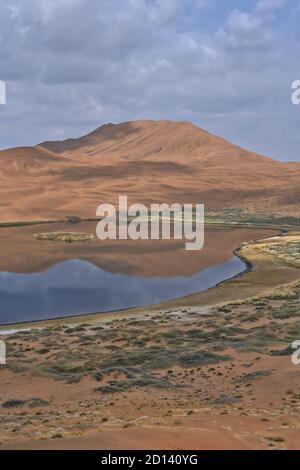 See Zhalate zwischen Sanddünen-Badain Jaran Wüste. Alxa Plateau-Innere Mongolei-China-1075 Stockfoto