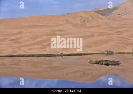 See Zhalate zwischen Sanddünen-Badain Jaran Wüste. Alxa Plateau-Innere Mongolei-China-1077 Stockfoto