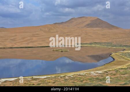 See Zhalate zwischen Sanddünen-Badain Jaran Wüste. Alxa Plateau-Innere Mongolei-China-1078 Stockfoto