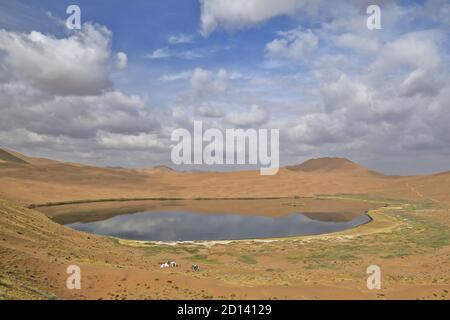 See Zhalate zwischen Sanddünen-Badain Jaran Wüste. Alxa Plateau-Innere Mongolei-China-1079 Stockfoto