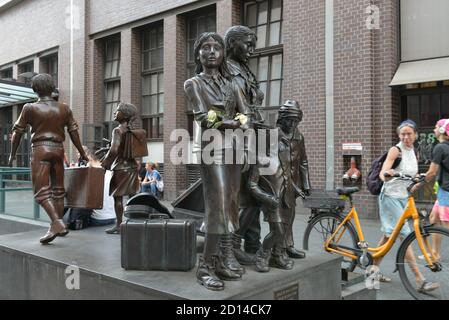 Denkmal, "Züge im Leben - Züge in den Tod', Friedrichstrasse, Mitte, Berlin, Deutschland, Denkmal, 'Zuege ins Leben - Zuege in den Tod', Mitte, Stockfoto