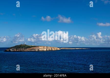 Saint pawls Island, Malta. Panoramablick auf St. Pawls Insel in Malta an sonnigen schönen Tag, St. Pawls Insel, Malta, Europa, landschaftlich schöne Aussicht auf St. Pawls ist Stockfoto