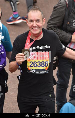 London, Großbritannien. April 2019. Jeremy Joseph während des London Marathon gesehen.G-A-Y Inhaber Jeremy Joseph startet rechtliche Anfechtung gegen die Regierung der 22:00 Ausgangssperre, sagte er, "die 22:00 Ausgangssperre, die jetzt in den letzten zwei Wochen und hat sich nachteilig auf den Gastgewerbe, einschließlich G-A-Y, macht absolut keinen Sinn. Der Clubbesitzer behauptet, die Maßnahmen seien ein "Sündenbock" der Nachtwirtschaft und seien "unsicher" für Spieler und hat daher seine juristischen Teams bei Simpson Miller Solicitors und Kings Chambers angewiesen, sie herauszufordern. (Bild: © Dave Rush Stockfoto