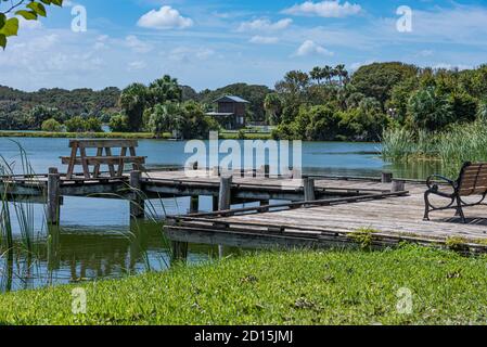 Blick auf den See im Kathryn Abbey Hanna Park, einem Park am Meer und Campingplatz in Jacksonville, Florida. (USA)