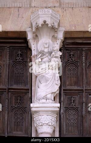 Frankreich, Cote d'Or, Beaune, Notre Dame de Beaune Stiftsbasilika, Statue der Jungfrau Stockfoto