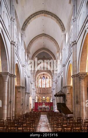 Frankreich, Cote d'Or, Beaune, Notre Dame de Beaune Stiftsbasilika, im Kirchenschiff Stockfoto