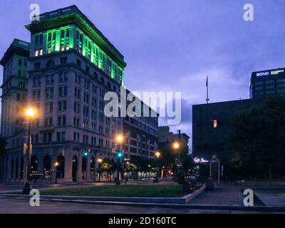 Syracuse, New York, USA. Oktober 2020. Blick auf die Innenstadt von Syrakus mitten in der Nacht vom Clinton Square Stockfoto