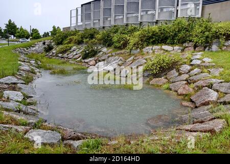 Frankreich, Doubs, Brognard, Unternehmen, Regenwasserrückhaltebecken Stockfoto