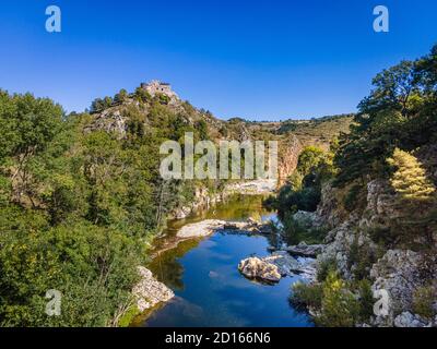 Frankreich, Haute Loire, Goudet, Burg Beaufort (Luftaufnahme) Stockfoto