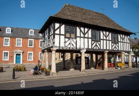 Royal Wootton Bassett, Wiltshire, England, Großbritannien. 2020. Die historische Marktstadt Royal Wootton Bassett mit Rathaus aus dem 17. Jahrhundert. Stockfoto
