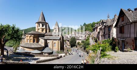 Frankreich, Aveyron, Conques en Rouergue, beschriftet Les Plus Beaux Villages de France (die schönsten Dörfer Frankreichs), Europäische Kulturroute Liste Stockfoto