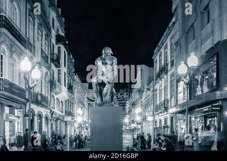 Der Denker von Auguste Rodin, Street Art Ausstellung in Las Palmas auf Gran Canaria. Stockfoto