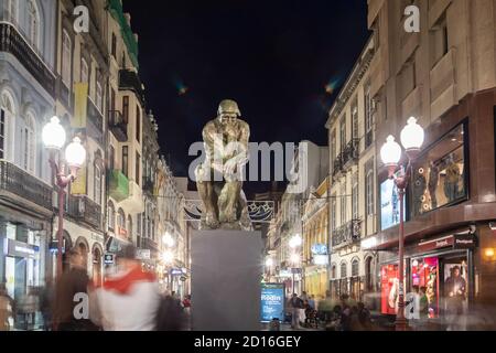 Der Denker von Auguste Rodin, Street Art Ausstellung in Las Palmas auf Gran Canaria. Stockfoto