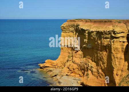 Schöne Aussicht auf das Schwarze Meer und steile Sandstrände, in der Nähe des Dorfes Kacha. Krim Stockfoto