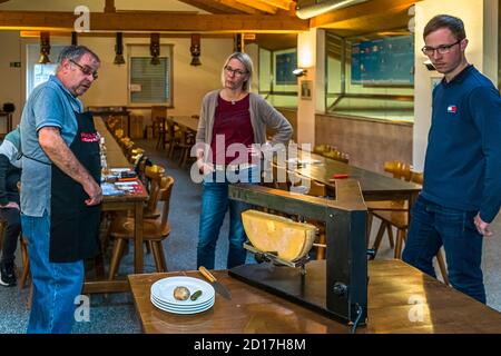 Workshop in der Walliser Heimat des Raclette Turtmann-Unterems, Schweiz Stockfoto