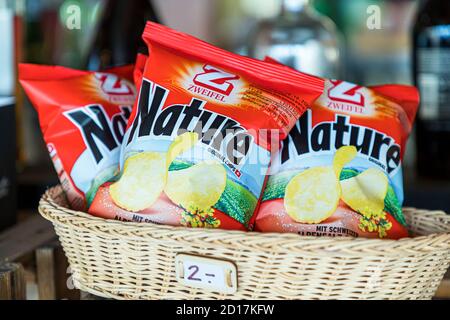 Schweizer Kartoffelchips der Firma Zweifel in Visperterminen, Schweiz Stockfoto