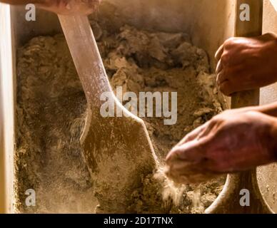 Walliser Roggenbrot-Backwerkstatt in Goppenstein-Erschmatt, Schweiz Stockfoto